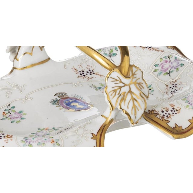Porcelain - Small fruit bowl. European porcelain; 20th century; polychrome and gilded decoration with vegetal motifs;...