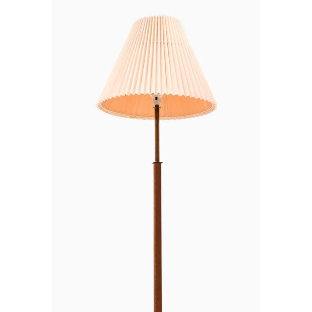 Floor Lamps in Leather and Brass with Original Shades, 1950s, Set of 2 For Sale - Image 3 of 9