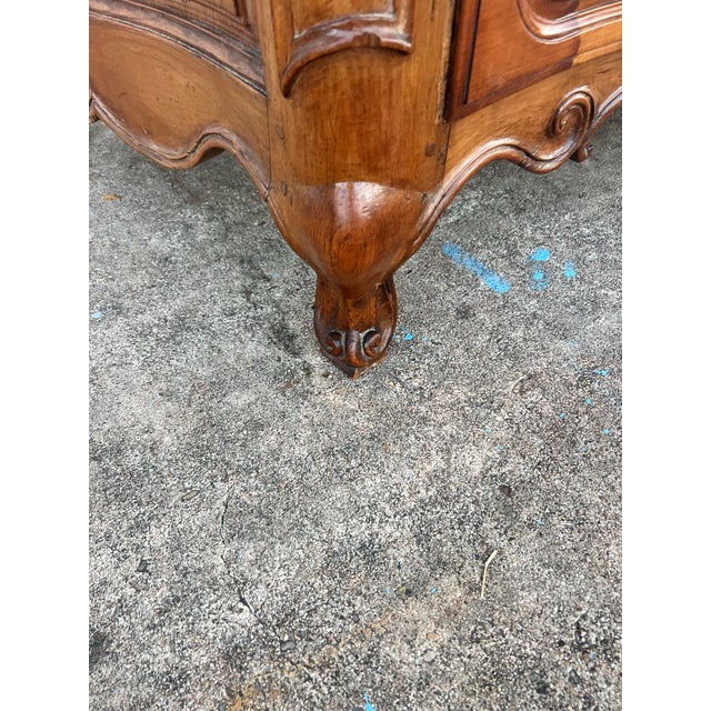 French 18th Century Louis XV Solid Walnut Château Period Commode For Sale - Image 4 of 5