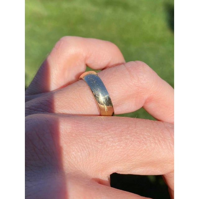 The Skagit: Gentlemen's Vintage 5.8mm Yellow Gold Wedding Band For Sale In Philadelphia - Image 6 of 7