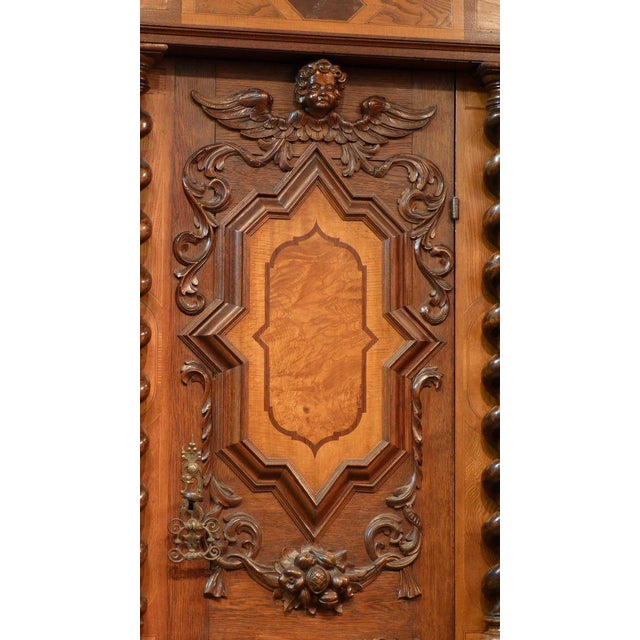 Baroque Hall Cabint in Walnut and Oak, 1750 For Sale - Image 4 of 18