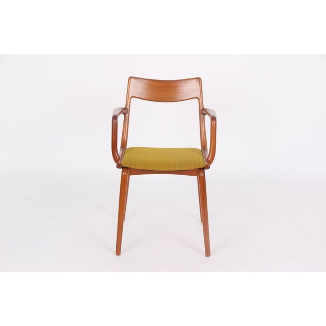 One "Boomerang" armchair, model no. 370, designed by Alfred Christensen and manufactured by Slagelse Møbelværk. This one...