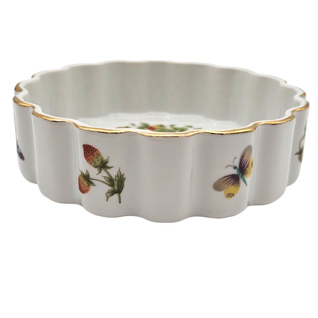 Traditional Set of 3 Ardalt Lenwile Japan Porcelain Baking Dishes – Strawberry Butterfly Pattern With Gold Trim – Oven to Table For Sale - Image 3 of 13
