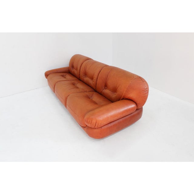1970s Vintage Italian Sapporo Sofa in Cognac Leather Mobil Girgi, 1970s For Sale - Image 5 of 11