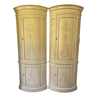 Late 20th Century Pair of Drexel Heritage Et Cetera Corner Cabinets in Cream Glaze With Hand-Painted Scrollwork For Sale