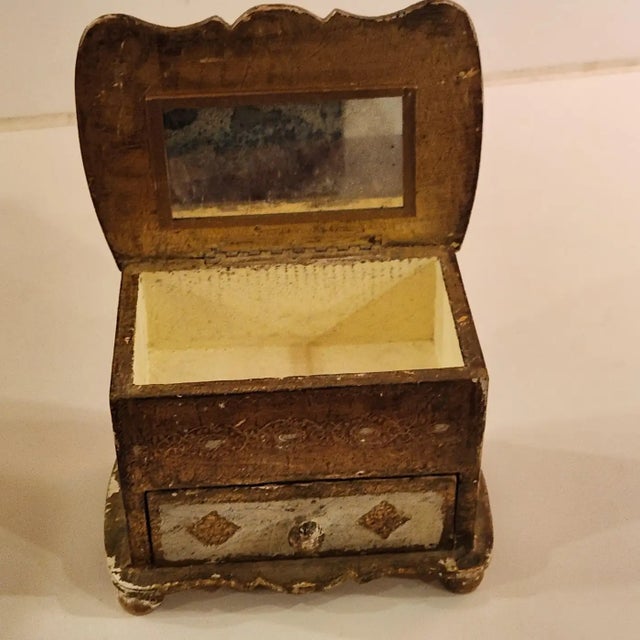 1950s Venetian Giltwood Mirrored Jewelry Box Italy For Sale In San Diego - Image 6 of 14