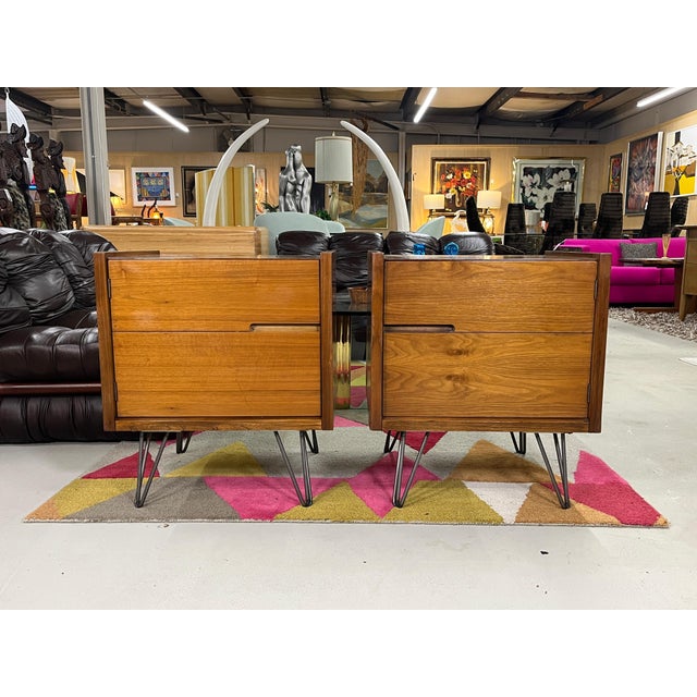 Brown 1950s Pair of Mid-Century Modern Walnut Nightstand Cabinets on Hairpin Legs For Sale - Image 8 of 11