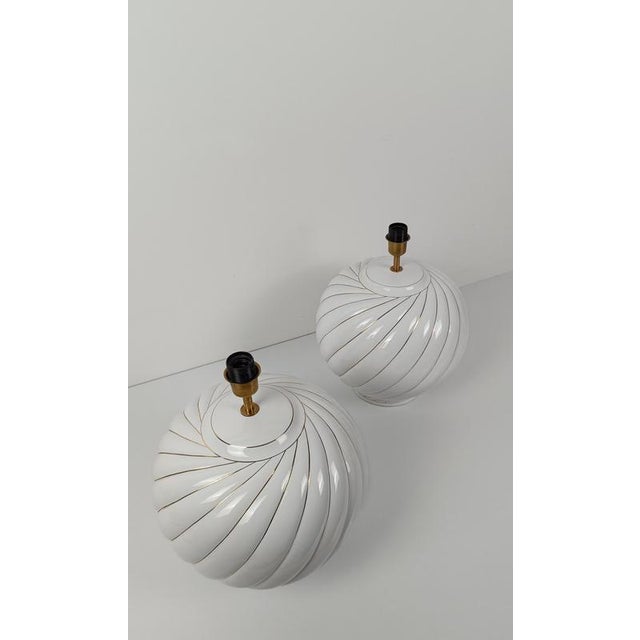 Table Lamps in White and Gold Glazed Ribbed Ceramic by Tommaso Barbis, 1970s, Set of 2 For Sale - Image 6 of 18