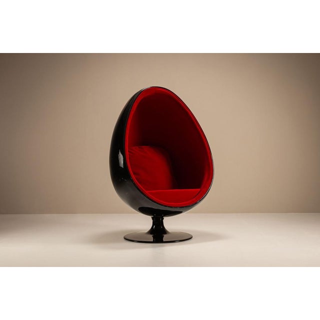 Postmodern Egg Pod Chair in Black and Red by Eero Aarnio, 1960s For Sale - Image 3 of 17