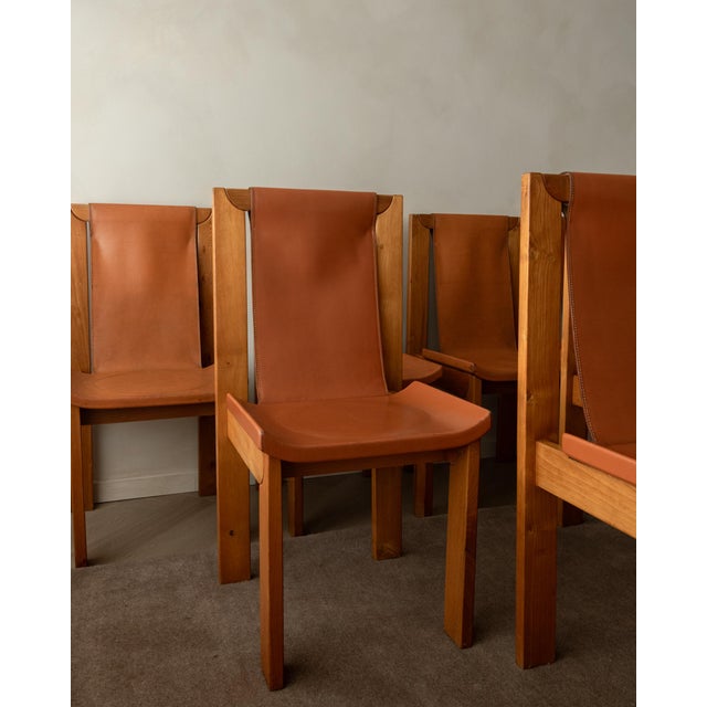 Mid-Century Modern Brutalist Elm and Leather Dining Chairs attributed to Giovanni Luigi Gorgoni for Roche Bobois, 1970s, Set of 7 For Sale - Image 3 of 18