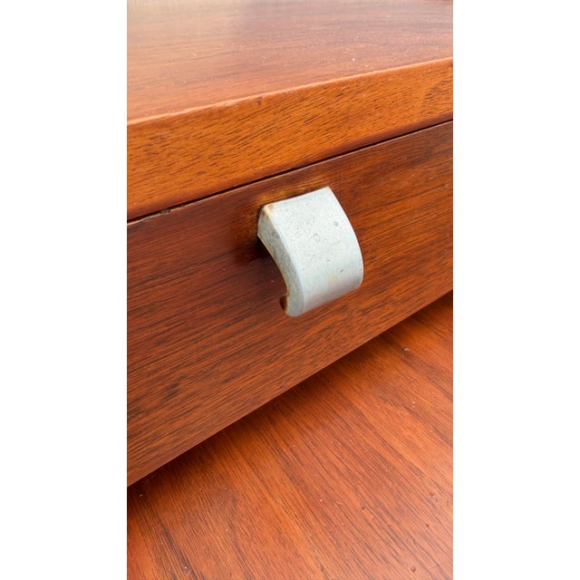 1960s American of Martinsville Mid-Century Modern Two Tier Step Table, Circa 1965 For Sale - Image 5 of 9