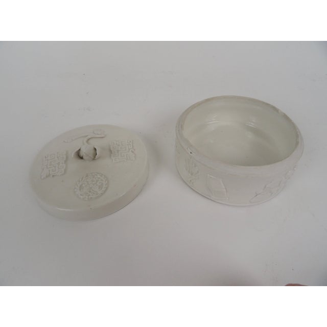 1920s 1920s Chinese Round Ceramic Box For Sale - Image 5 of 7