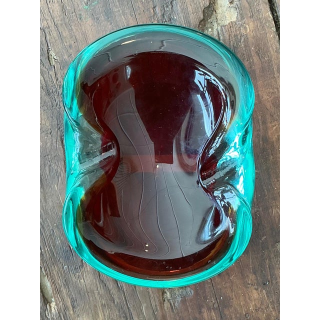Expertly handcrafted on the island of Murano, this vintage Italian art glass bowl exemplifies the extraordinary...