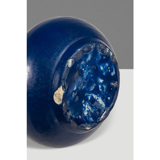Mid-Century Modern Contemporary Oversized Powder-Blue-Glazed Studio Craft Ceramic Vase, Usa, C. 1980s For Sale - Image 16 of 18