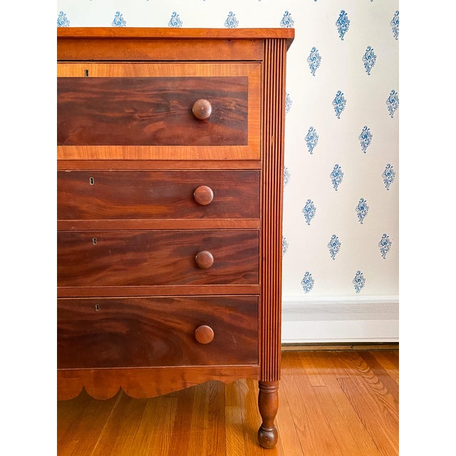 Neoclassical Antique Early 1800s New England Neoclassical Cherry and Mahogany Chest of Drawers For Sale - Image 3 of 15