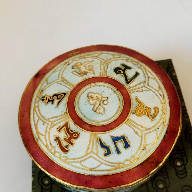 This is a charming vintage cloisonné enamel round box, attributed to the "export creation"period of the mid-to-late 20th...