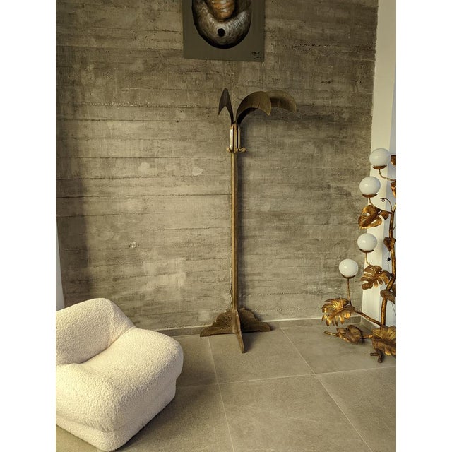 Spectacular palm made of wood and textured brass with beautiful print, a totally artisanal exquisite work that can only be...