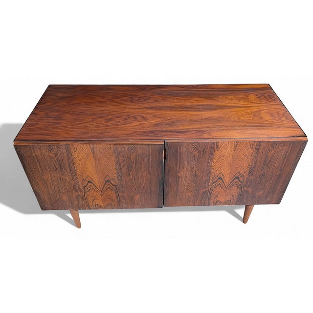 Mid-Century Modern 1950s Rosewood Cabinet / Media unit For Sale - Image 3 of 6