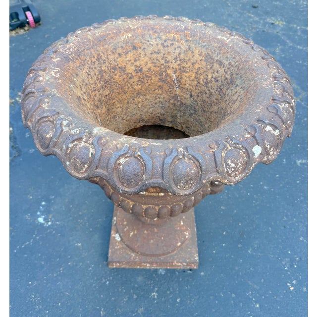 1910s Huge Antique Late Victorian French Heavy Cast Iron Outdoor Planter Urn W/ Handle For Sale - Image 5 of 17