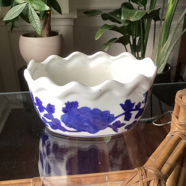 Mid 20th Century Pair of Italian Blue & White Porcelain Scalloped Cachepots For Sale - Image 4 of 7