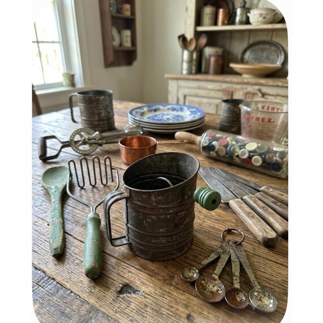 Metal Jacob Bromwell. 1cup Antique Flour Sifter. April 8, 1930. Oldest Flour Sifter Manufacturer Single Wire Crank and Agitator Usa. Mid Century. Americana. For Sale - Image 7 of 7