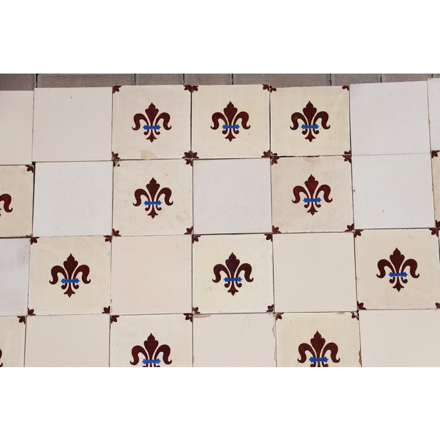 1900s Portuguese Fleur-De-Lis & Plain Antique White Large Antique Tiles Set of 32 For Sale - Image 13 of 18