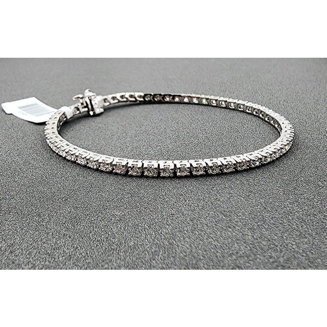 Modern 2.87 Ct Diamond Tennis Bracelet For Sale - Image 3 of 8