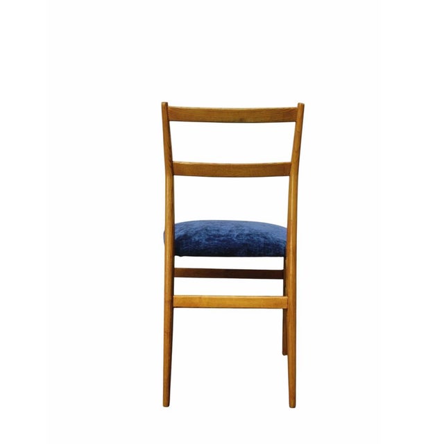 1960s Model 646 Leggera Chair in Wood and Blue Fabric by Gio Ponti, Italy, 1960s For Sale - Image 5 of 8