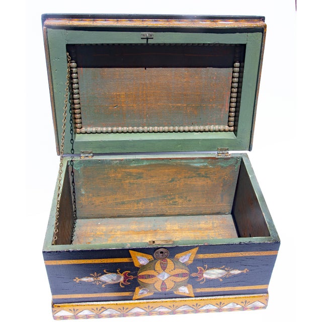 Exceptional 19th Century Painted and Inlaid American Box For Sale - Image 9 of 9