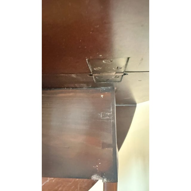 Brown Late 20th Century Kittinger Colonial Williamsburg Drop Leaf Round Mahogany Table For Sale - Image 8 of 15