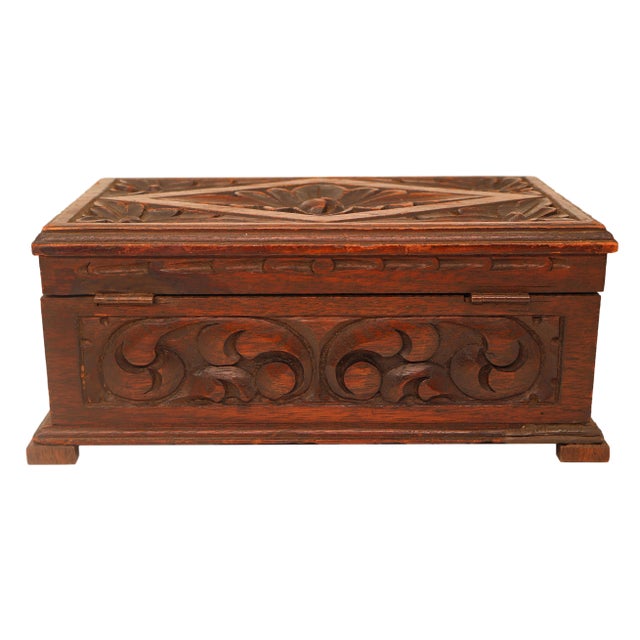 Late 19th Century Carved Oak Box With Foliate Decoration, English, Ca. 1880 For Sale - Image 4 of 10
