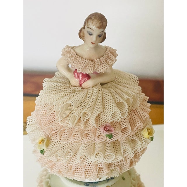 1900s Victorian Lace Porcelain Set of 3 Figurines With Mirrored Stands For Sale - Image 9 of 9