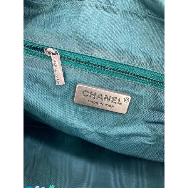 Contemporary Chanel Paris New York Cream Distressed Bowling Tote For Sale - Image 3 of 12