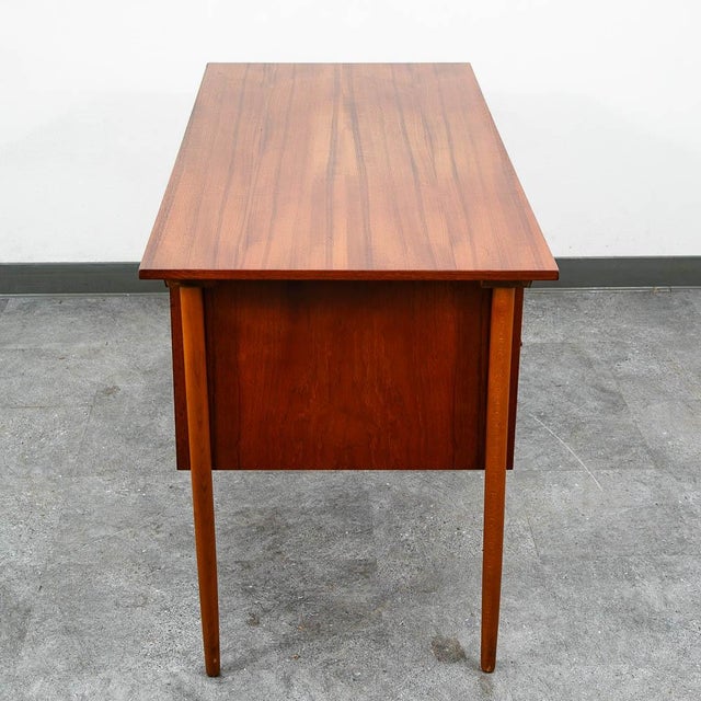 Mid Century Danish Modern Desk Executive Teak 6 Drawer Lock Floating MCM For Sale In Sacramento - Image 6 of 11