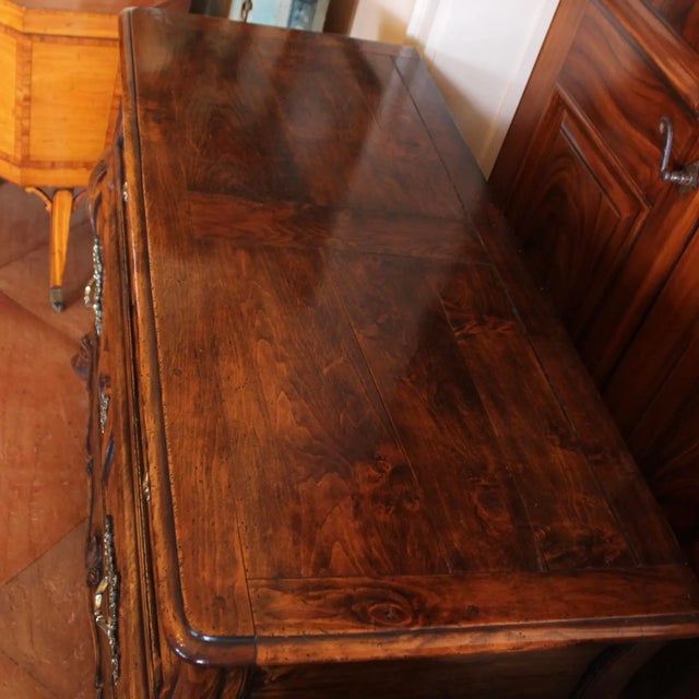 French Provincial Louis LXV Style Bombé Commode With Fine Hardware For Sale - Image 4 of 14