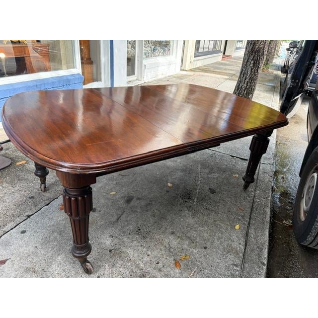 2 Leaf 19th Century English Victorian Mahogany Extension Dining Table For Sale In West Palm - Image 6 of 9
