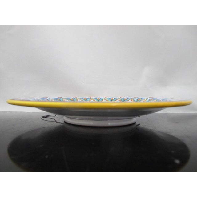 Early 20th Century Gialletti Deruta Italian Maiolica Pottery Hand Painted Serving Wall Plate For Sale - Image 5 of 8