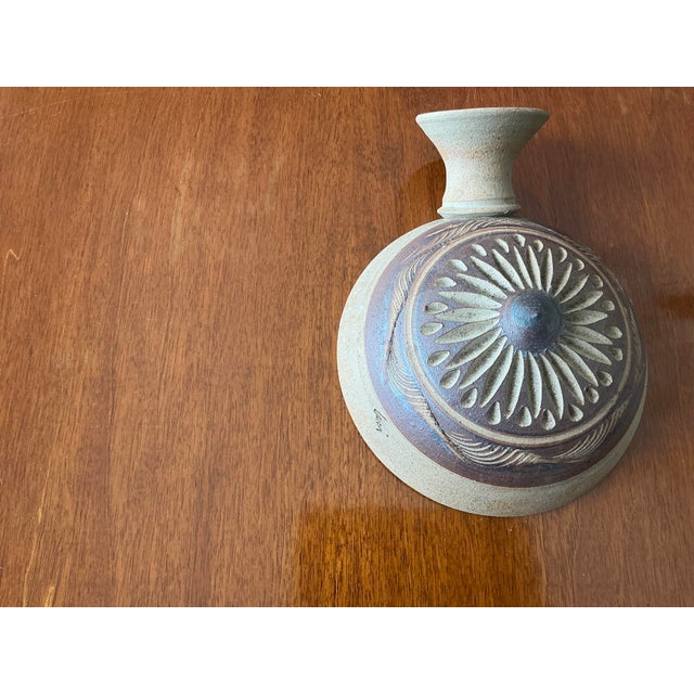 Southwestern / Native American Carved Flat Sided Water Jug earthenWare Pottery Vase -Signed For Sale - Image 10 of 11