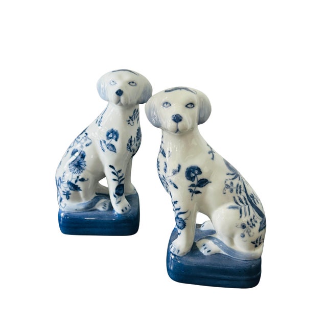 Chinoiserie Pair of Wong Lee Blue & White Porcelain Staffordshire Dog Figurines – Wl 1895 Hand-Painted Floral Mantel Dogs Bookends For Sale - Image 3 of 14