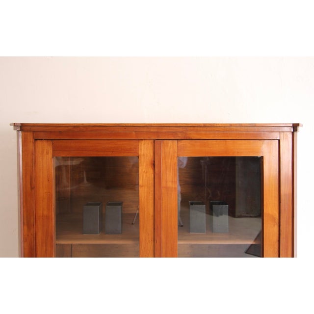 Tan 19th Century Biedermeier Display Cabinet in Cherrywood For Sale - Image 8 of 18