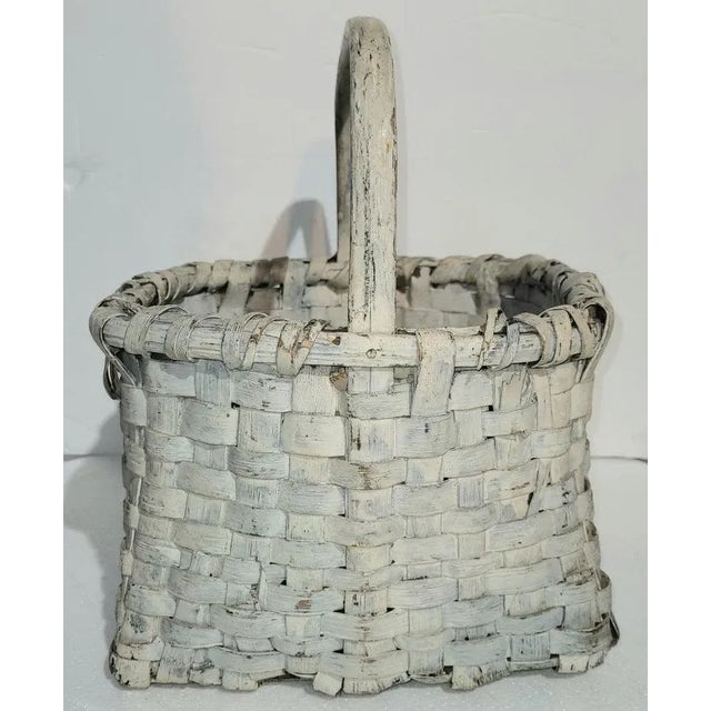 19Thc Original oyster painted handled basket in great condition. This early handmade basket in fine condition.This basket...