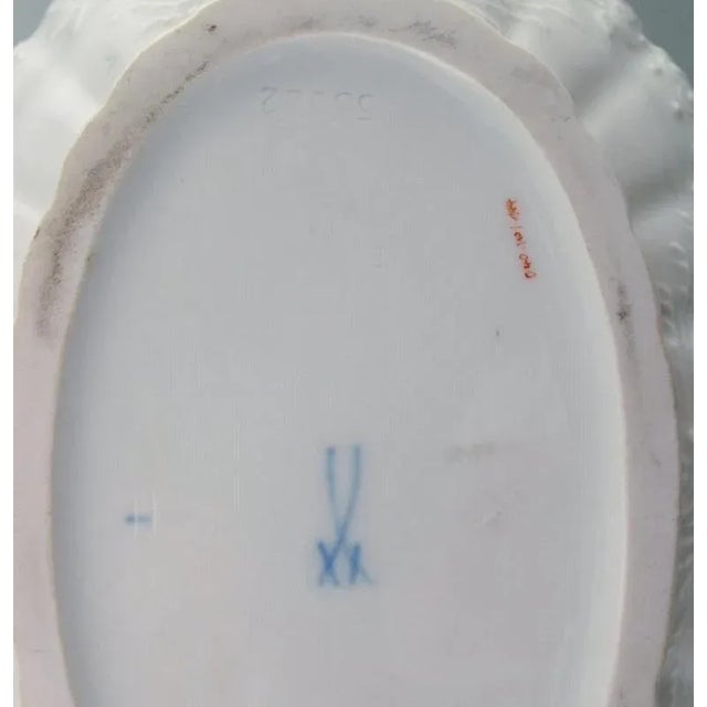 Meissen Porcelain Lidded Tureen With Hand-Painted Flowers and Gold Edge For Sale - Image 6 of 7