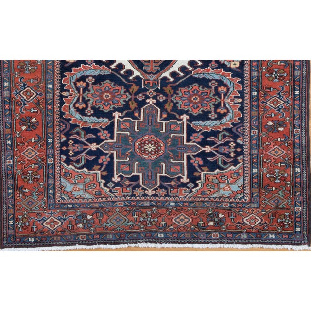 The total quality of this Karadja is well above the usual. The navy field presents two classic green / teal octogrammes...