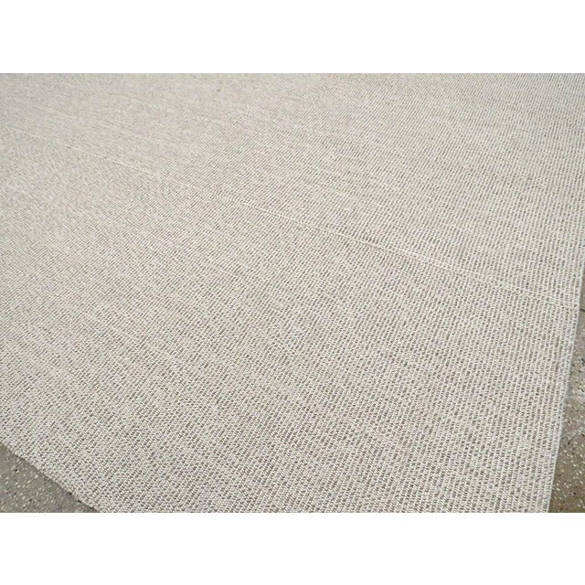 Off-white Galerie Shabab Collection Mid-20th Century Handmade Turkish Flat-Weave Kilim Room Size Carpet For Sale - Image 8 of 10