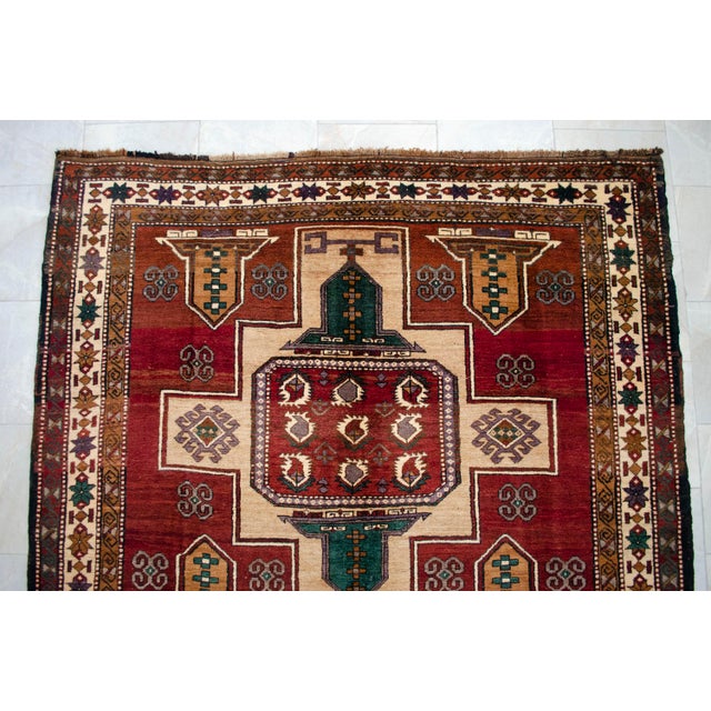 Vintage Hand Knotted Turkish Rug Organic Wool Living Room Decor – 6′9″ × 10′6″ For Sale - Image 11 of 15