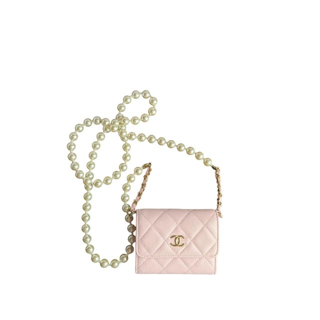 Description: - Chanel Quilted Pink Leather Wallet on Chain - 2022 Spring collection - Pearl shoulder strap - Divided...