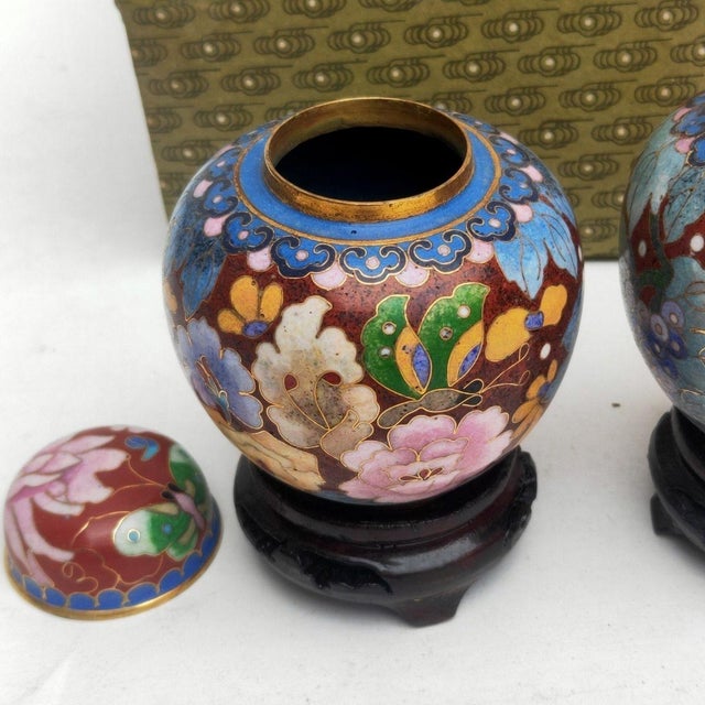 Pair of Vintage Cloisonné Enamel Lidded Jars – Butterfly & Floral Motif, With Original Box For Sale - Image 4 of 9
