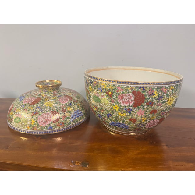 Late 19th to early 20th century Chinese Canton famille rose covered jar, beautifully decorated in the traditional all-over...