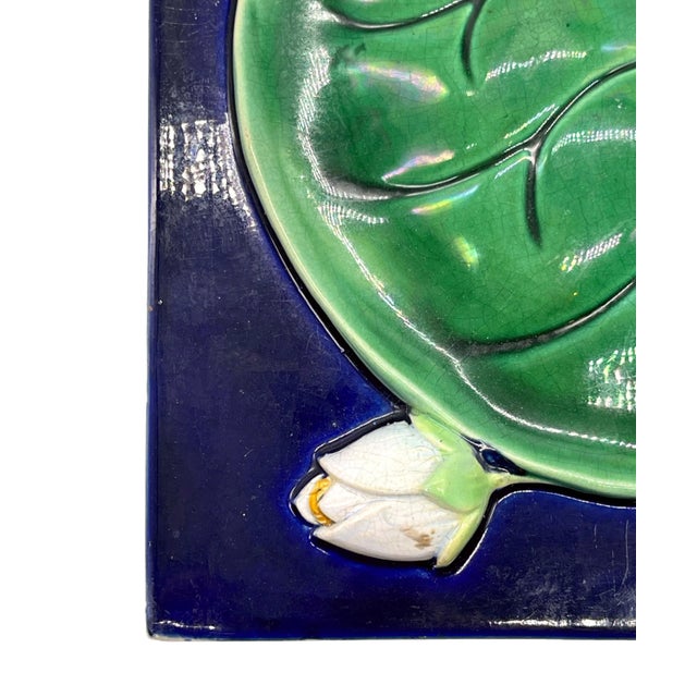 George Jones Majolica Trompe l'Oeil Waterlily Tile, Cobalt Ground, Ca. 1880 For Sale - Image 6 of 9