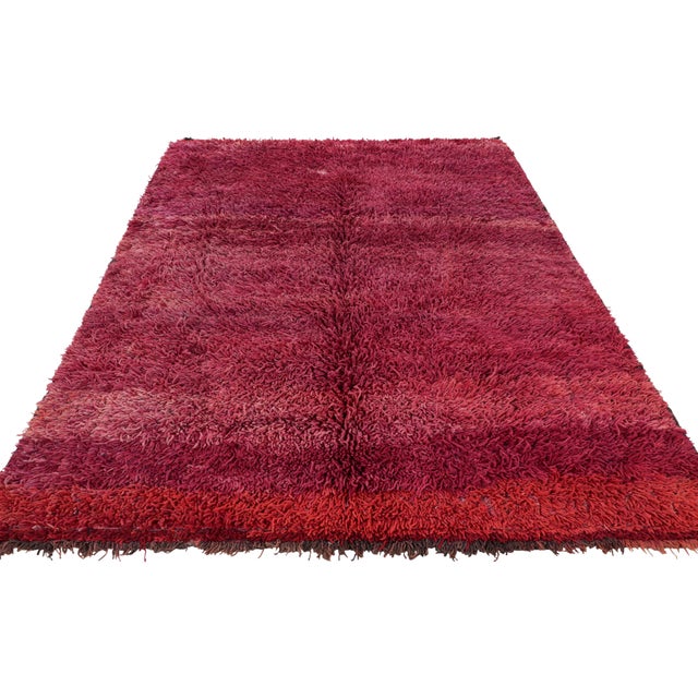 1950s Vintage Moroccan Rug in Magenta With High Pile - Rug & Kilim For Sale - Image 5 of 7